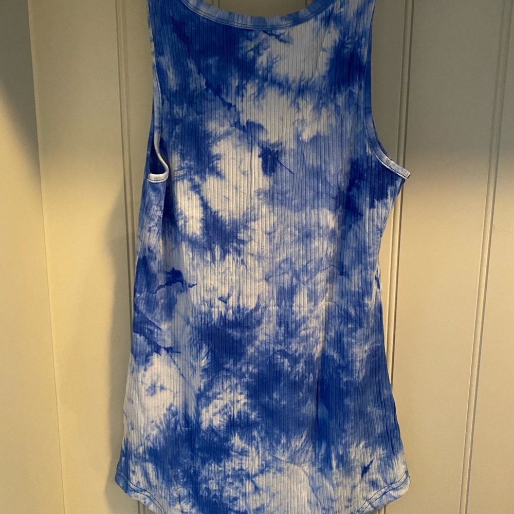 Tank - Picture 4 of 5